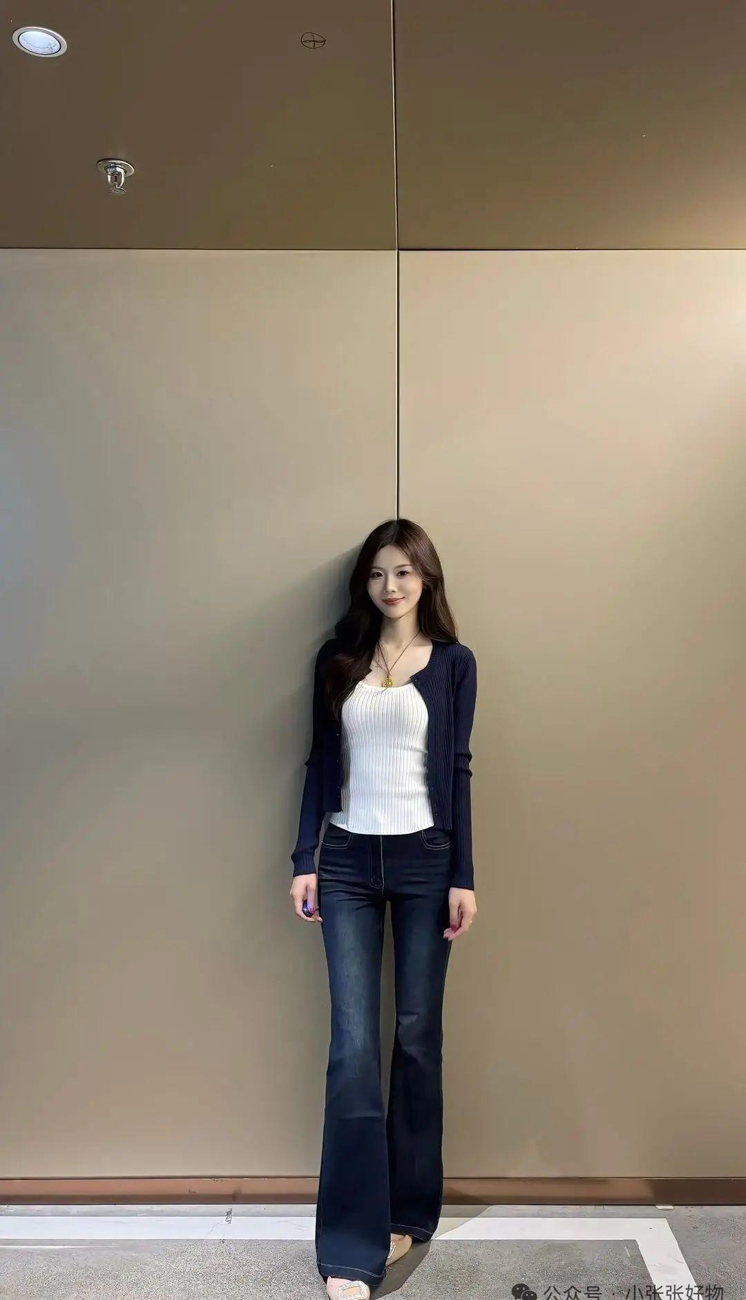 秋风一吹，街拍就变战场。不是你穿得贵，是你没跟上颜色。焦糖风衣搭燕麦裙，不是