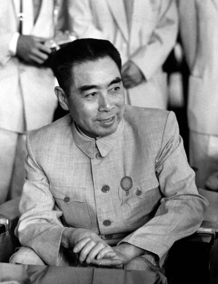 1951年，志愿军第50军奉命回国休整。看着50军衣衫褴褛的样子，有人建议赶紧给