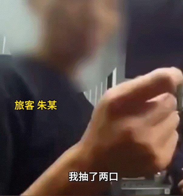 北京一航线飞机上，一位男子上飞机没多久就忍不住犯了烟瘾，于是男子在飞机下降期间，
