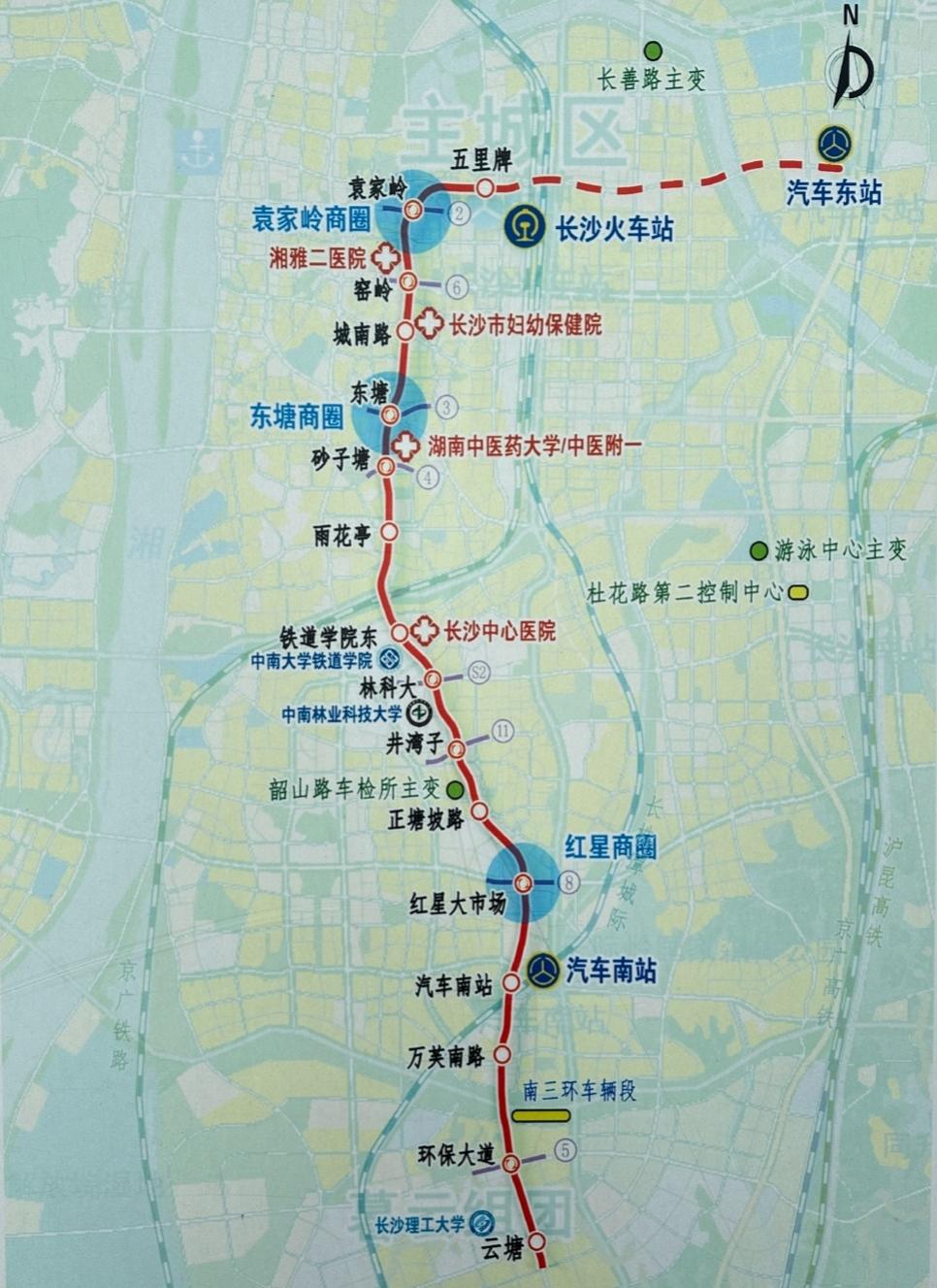 关于长沙地铁7号线延长引发的不同反应，可以从以下几个角度理解其背后的心理和社会因