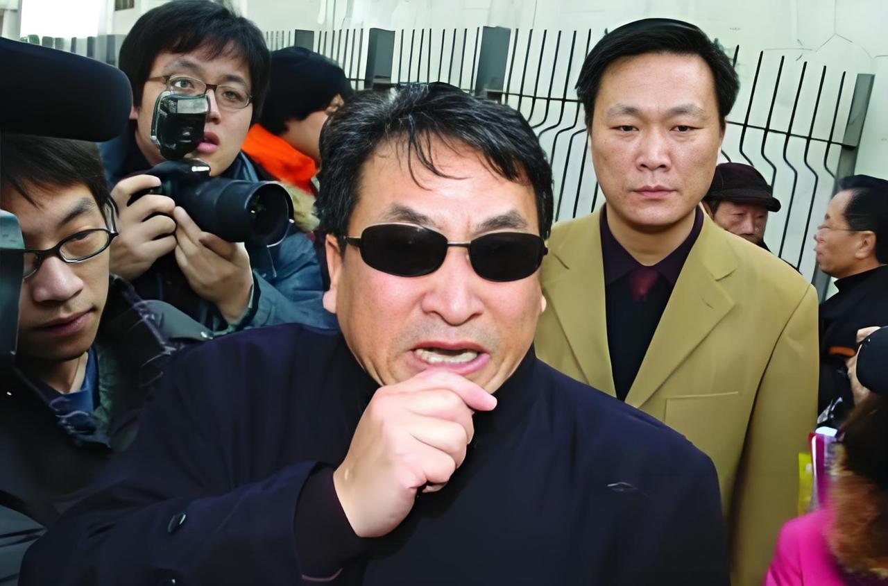 姜昆在恩师的葬礼上，一张罕见的留影，这张照片拍摄于2006年12月22日，地点在