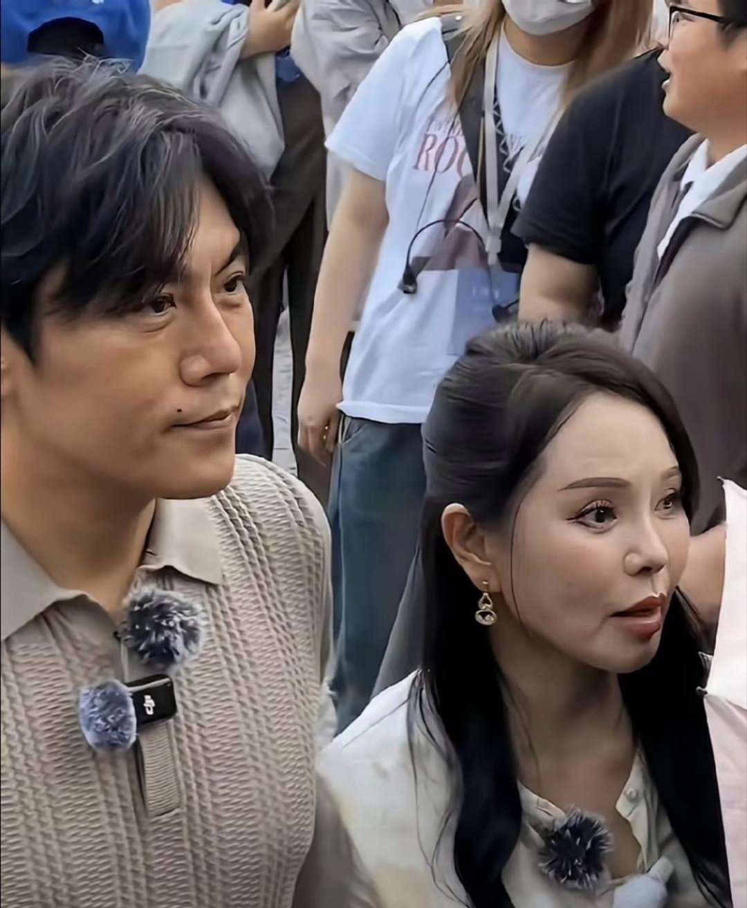 伊能静和秦昊无美颜淡妆生图！伊能静1968年的，比很多00后妈都大不少。已经快6