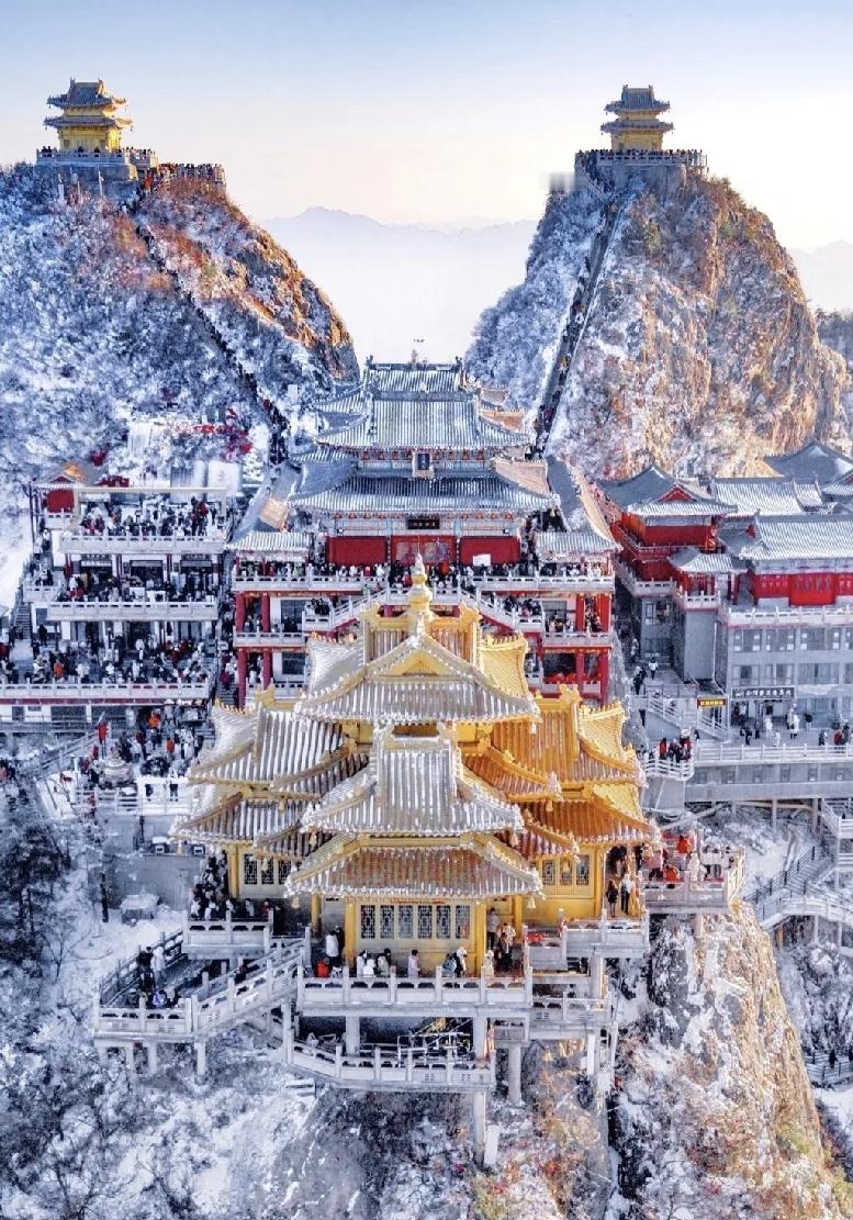 老君山下雪氛围感天花板，没想到去了之后回不去了！河南老君山多少人慕名而去，很
