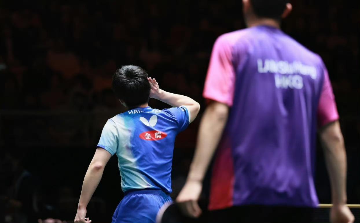 张本智和赢球庆祝动作再引争议！怒吼握拳被批