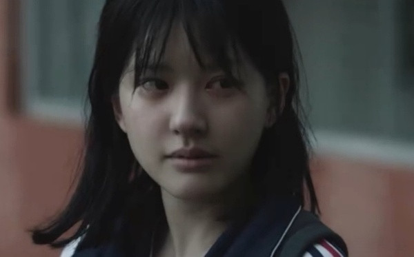 赵露思应该去演青春疼痛电影女主，而且我觉得她化的妆在剧里居然不违和，这次新剧质感