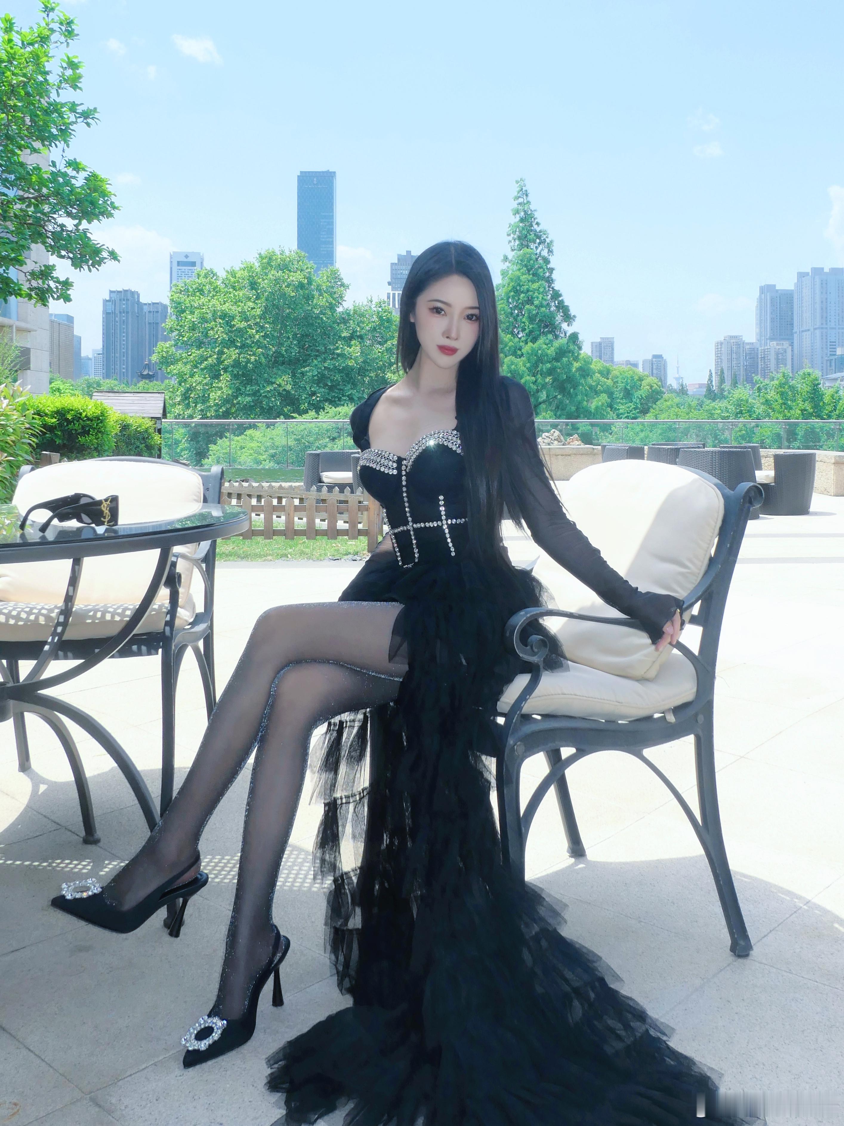 ℬ𝓁𝒶𝒸𝓀𝒮𝓌𝒶𝓃🖤🦢✨​​​