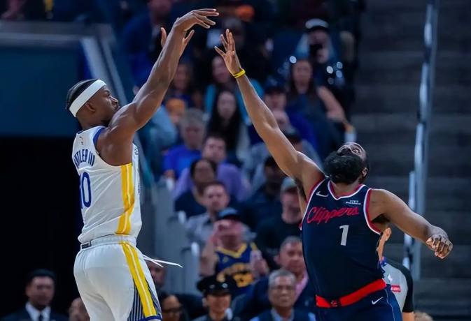 快船该练练哈登过半场被双人包夹,其他人的接应跑位战术了,去年就是死在这边上半场