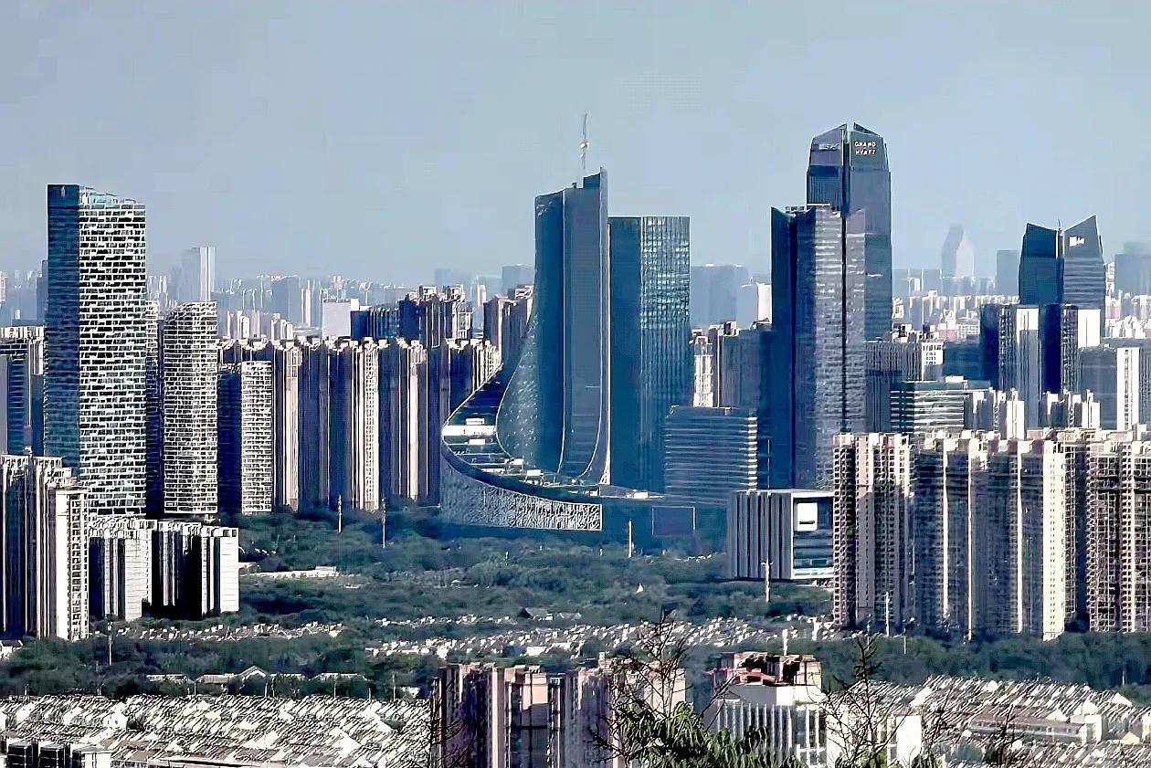 合肥城建最大的遗憾，就是没有一栋真正意义上超过300米的大楼，虽然安徽广电中心的