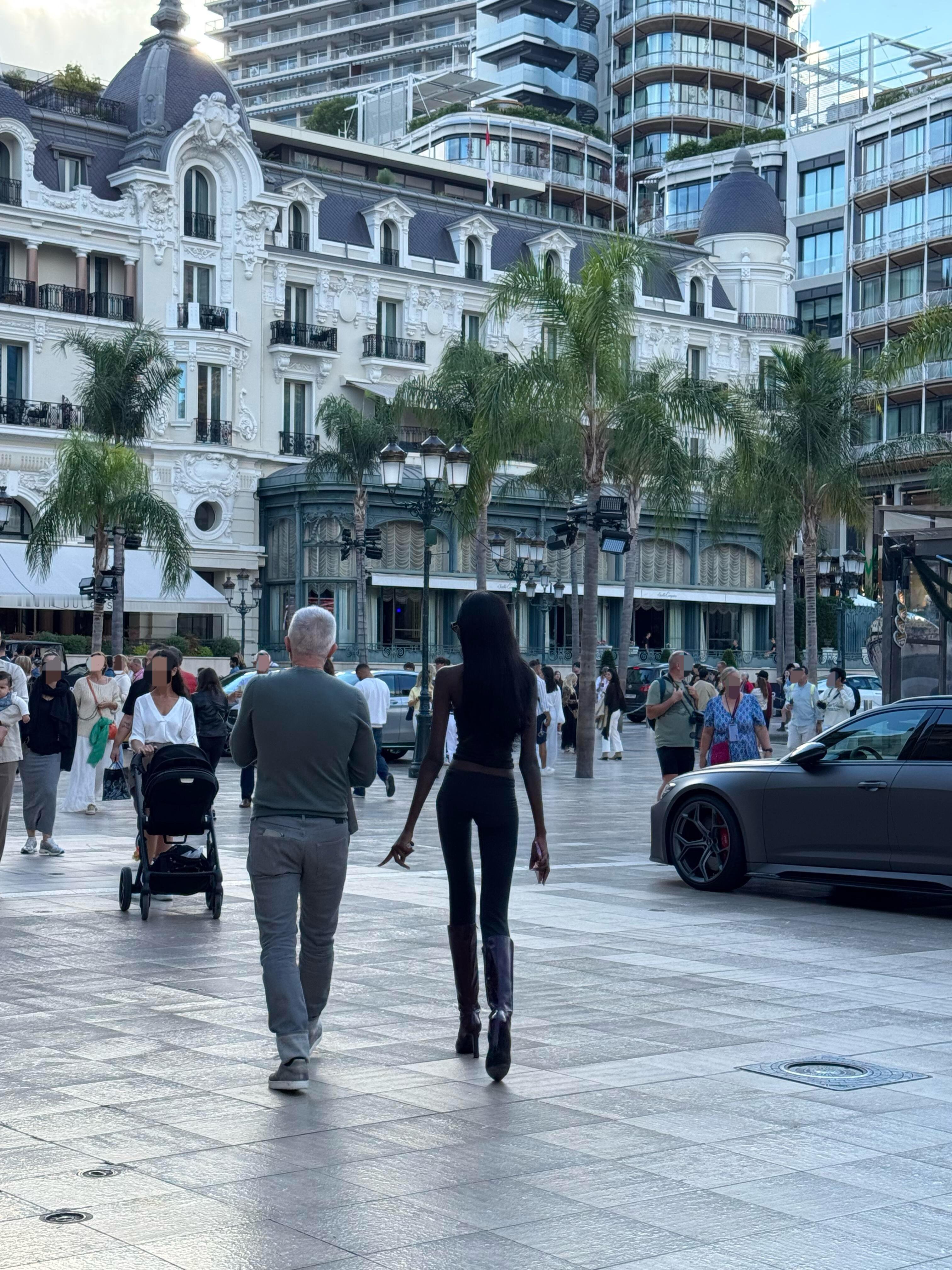 在现实生活中碰到漫画身材了