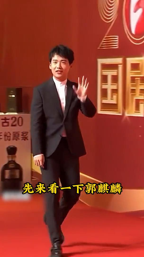 成长差距：郭麒麟。同样都是喜二代，没想到郭德纲儿子和赵本山儿子的差距显而易见。