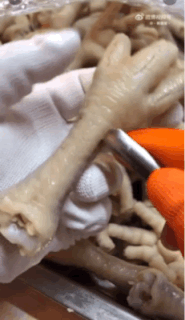 剥鸡爪，我们是专业的