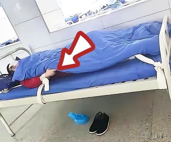 新京报这次真的是立了大功！卧底湖北襄阳，把那个烂透了的精神病院黑幕全给掀开了