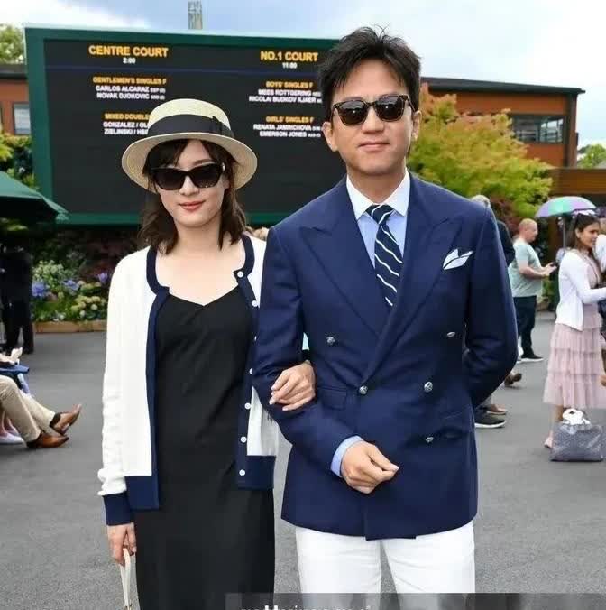 孙俪在英国露面，真是让人眼前一亮。都已经四十多岁的她，却把“年龄只是个数字”这