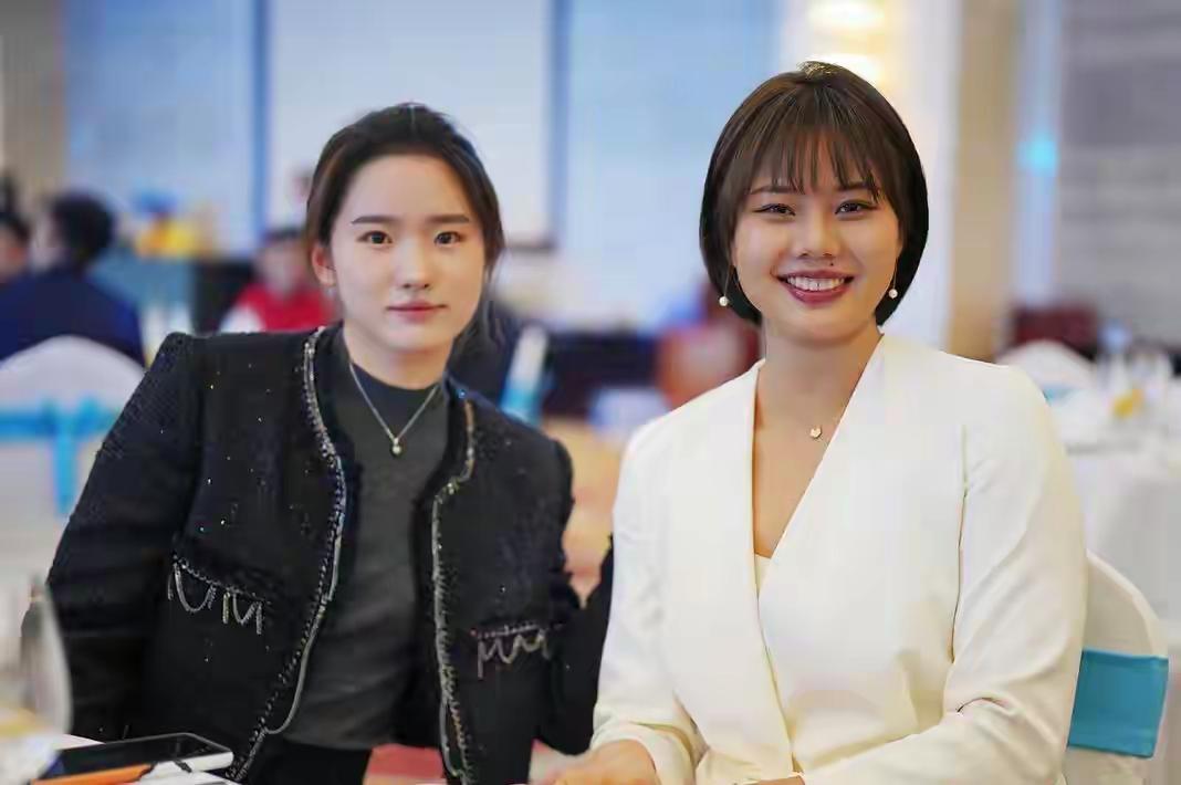 两千球迷挤爆场馆，女排香港见面会温情拉满，赛前互动同步夯实备战底气，7月5日女排