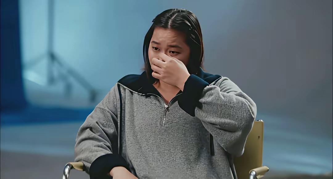 全红婵专访落泪：体重争议成心结，自曝控重心酸。我觉得你根本不需要流泪呀。你在跳水