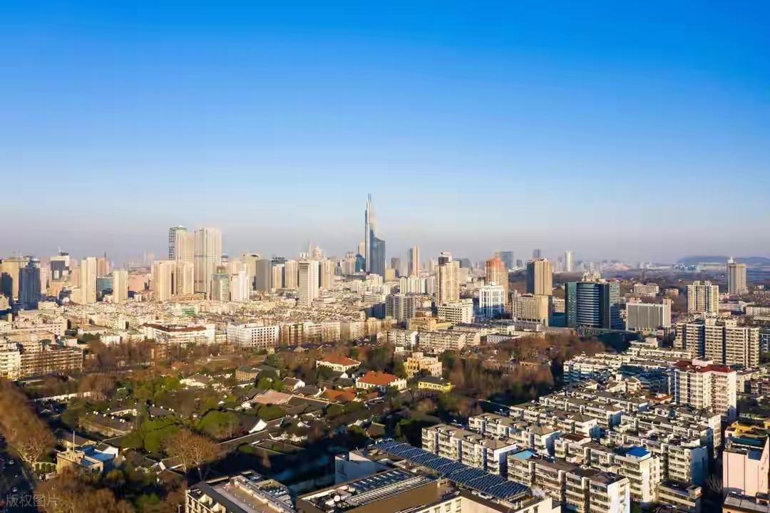 1952年冬天，南京收到一纸通知：直辖市的头衔，拿掉了。六朝古都，民国旧都，