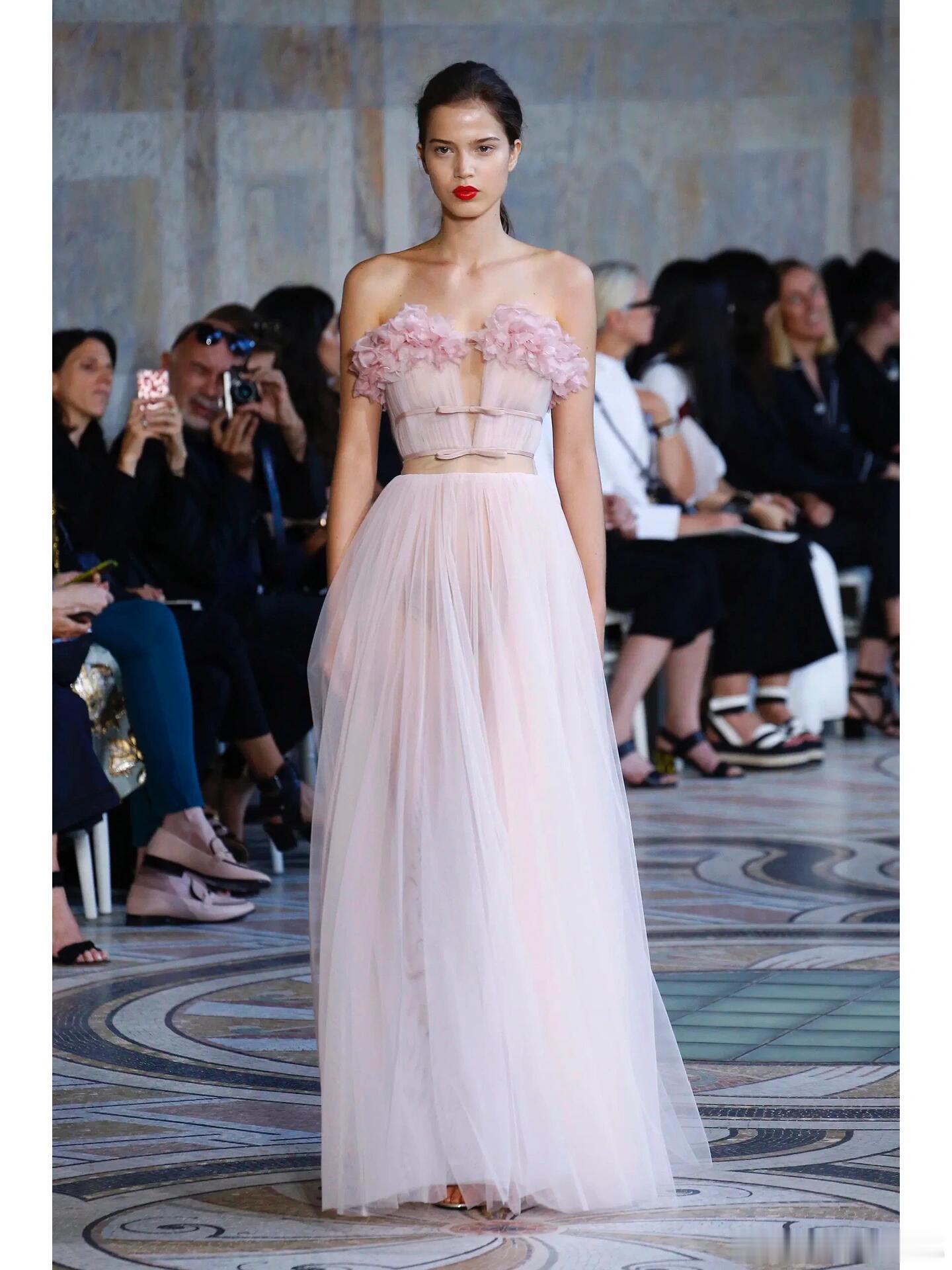 GiambattistaValli2017秋冬高定系列💋时装周头排云看秀