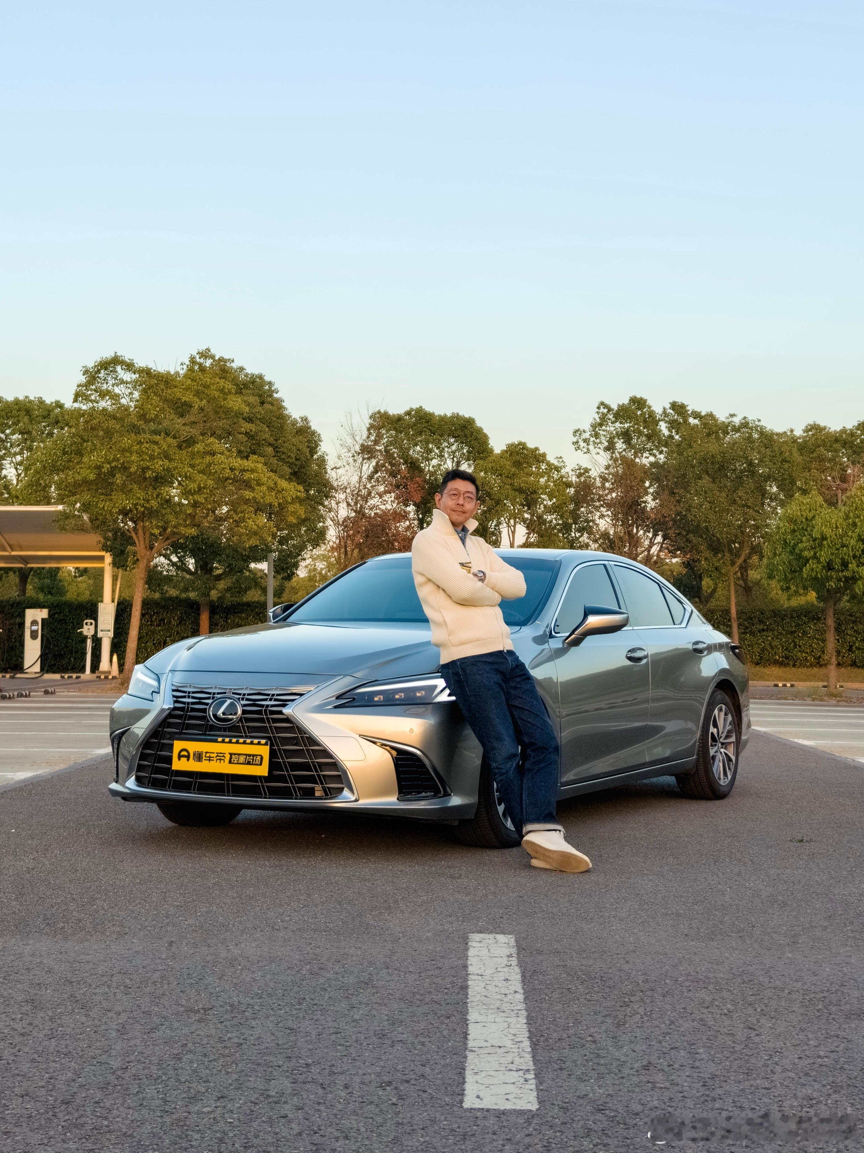 有网友问：日本车还能买不？公路闪电是真的吗？是真的！ES200是真的慢，但开着挺