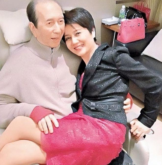 1986年，65岁的何鸿燊在一场私人舞会上遇到26岁的梁安琪，一舞过后，梁安琪命