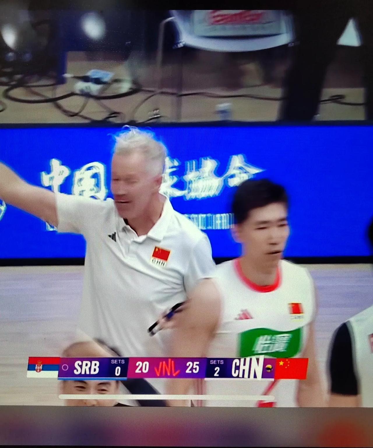 快讯！中国男排刚刚以3比0战胜了塞尔维亚男排！为中国男排[赞]
