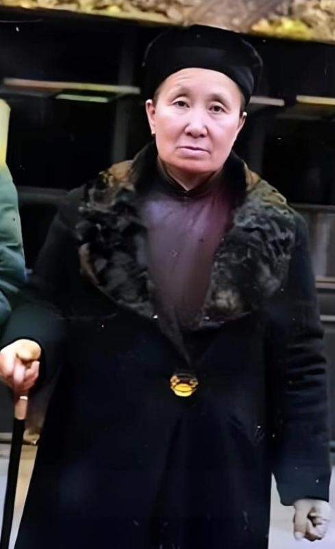 1950年，蒋介石“姐姐”被抓，她的处决意见上报至北京，周总理亲自去跟毛主席求情