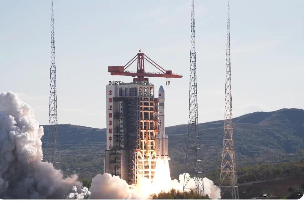 我国成功发射千帆极轨18组卫星航天事业再添新力量17日，我国在太原卫星发射中