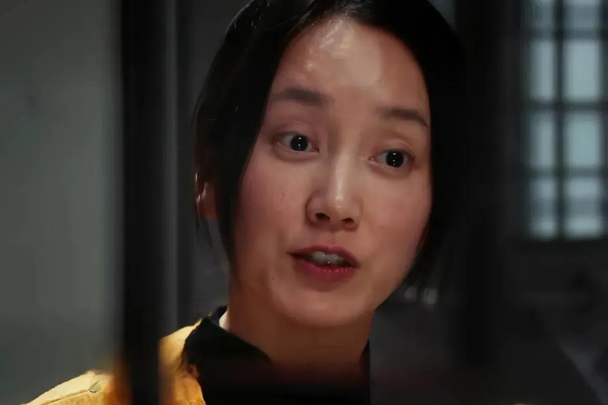 追剧《以法之名》角色张文菁的一句台词，就说明该剧是描写职务犯罪的。郑