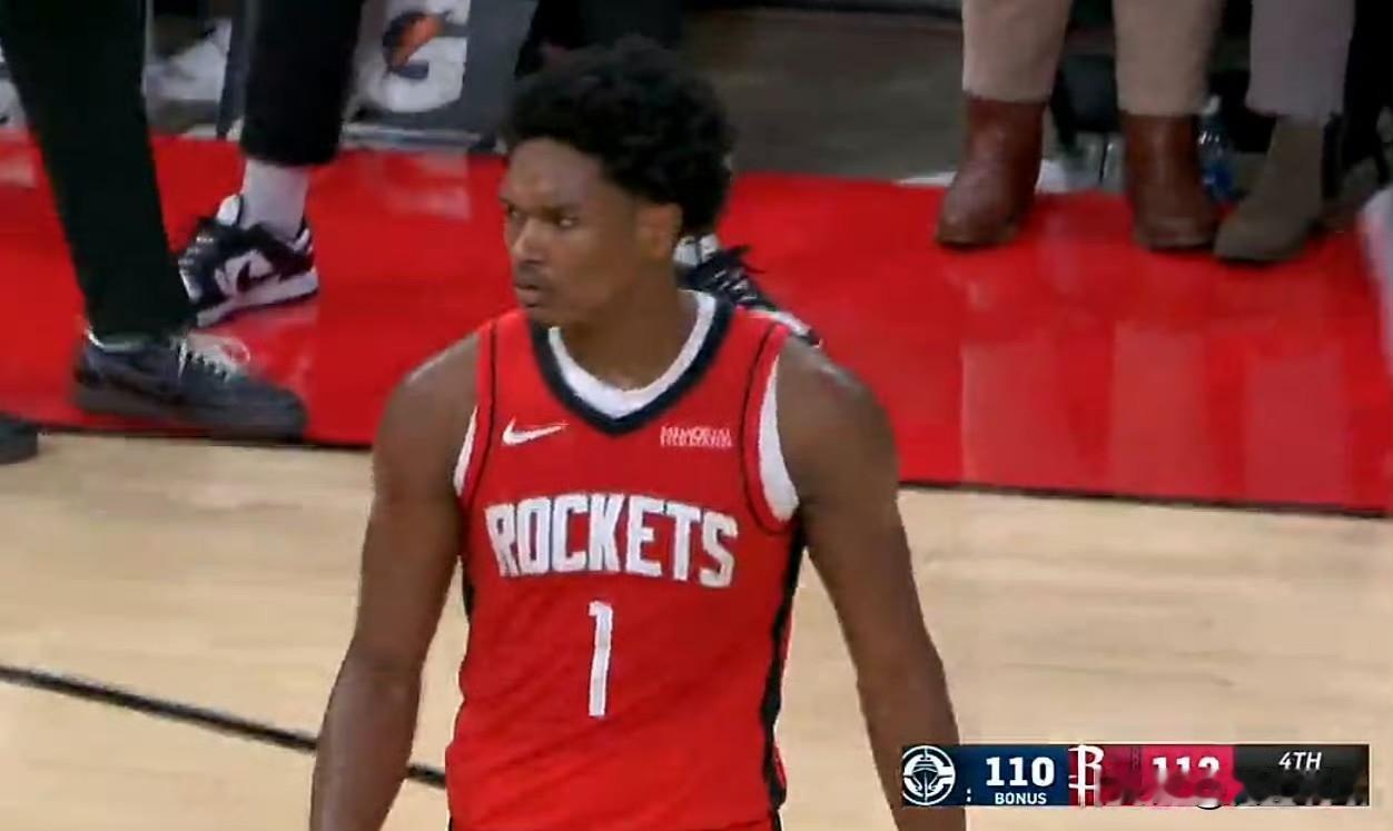 火箭队太能抢篮板了！比赛最后21秒，双方战成110平，火箭队球权，谢泼德远距