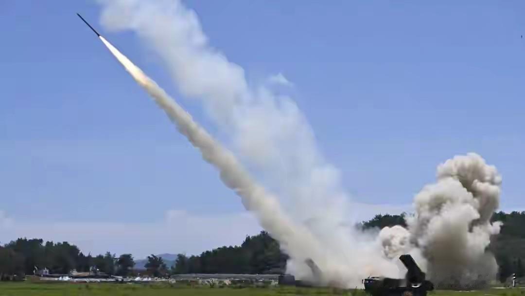 历史上无数文人墨客以笔为剑，抨击丑恶展现血性风骨。