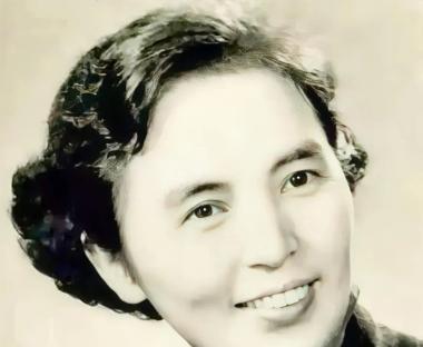 1940年一个国民党女军官独身一人来到了新四军驻地，不顾哨兵的阻拦也要找叶飞，没