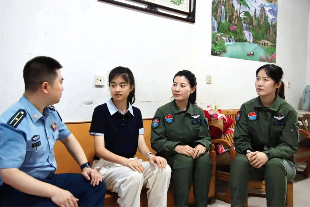 还记得那个以660分的优异高考成绩，成为2025年空军招飞的女飞行学员全国第一的