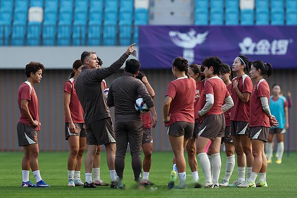 热身赛: 中国女足6-1大胜越南, 6球由6名不同球员打进