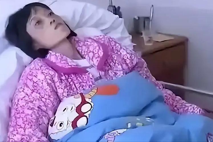 2016年，湖南一单亲妈妈身患癌症，临终前打算将11岁和8岁的儿子托付给亲戚，谁