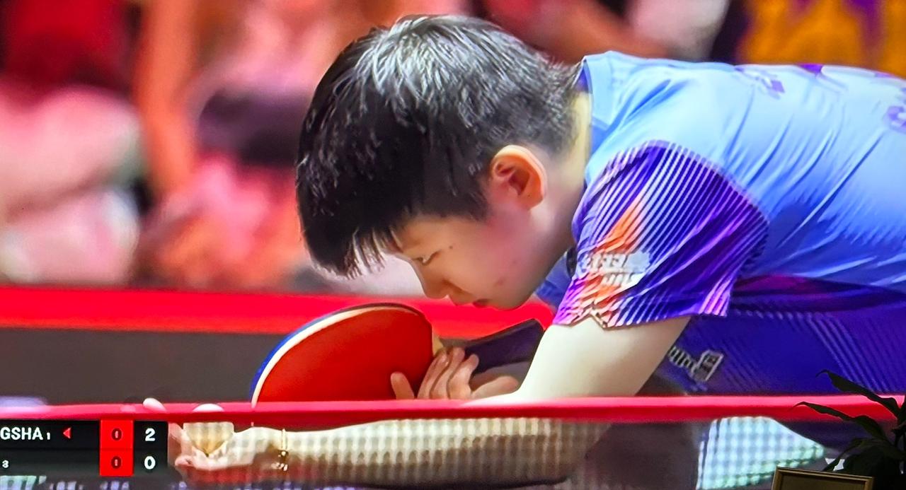 新加坡大满贯乒乓球女单半决赛，孙颖莎对阵队友陈熠，这场对决很有看头，有些人预料陈