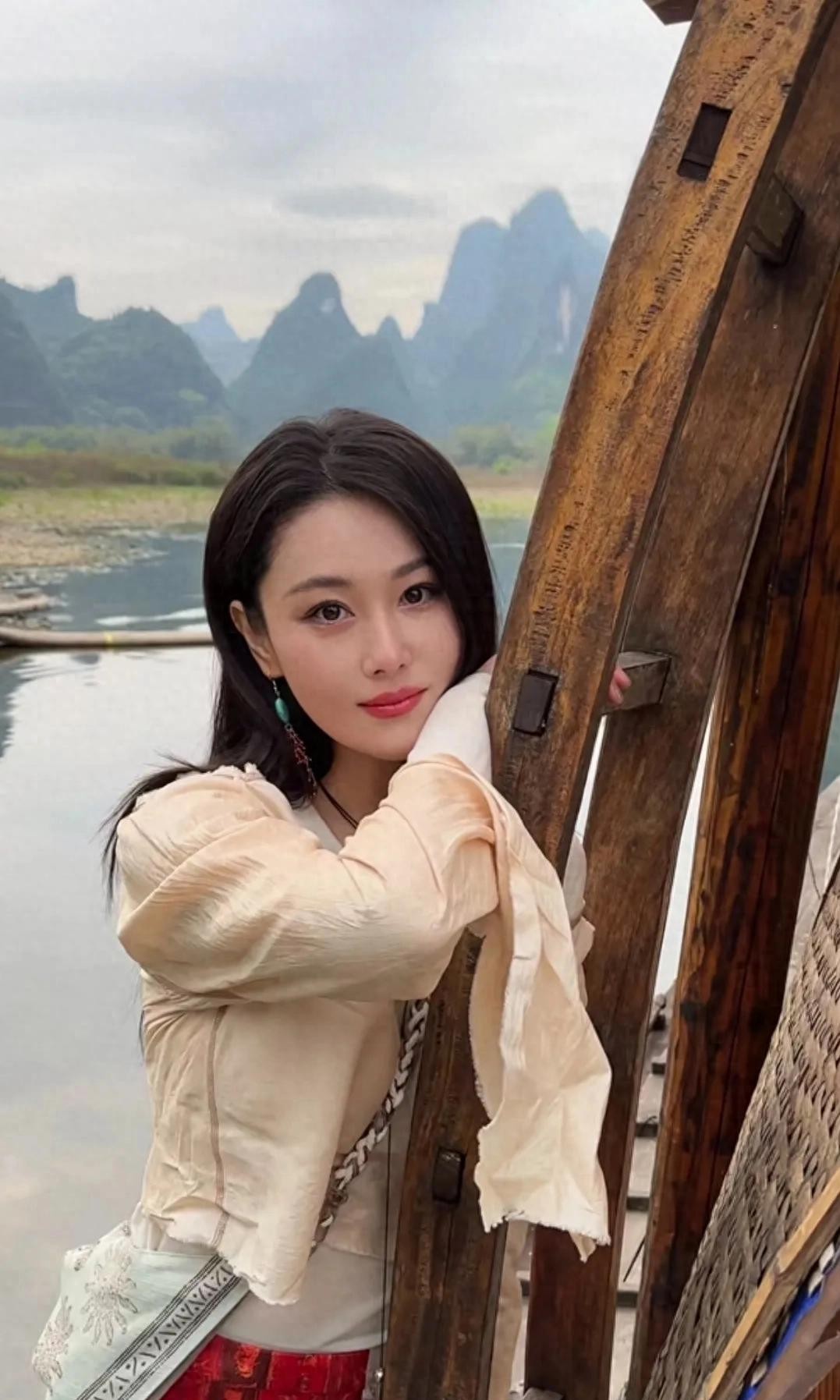 张馨予好像比以前更漂亮了以前觉得她好看，现在更好看了