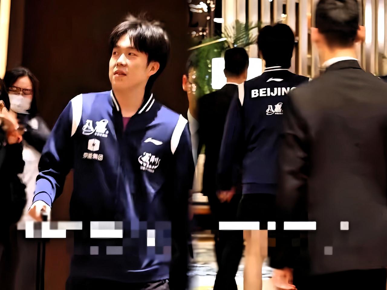 刚刷到个视频，好家伙，真给我看呆了。王楚钦从酒店出来，就一秒钟功夫，“