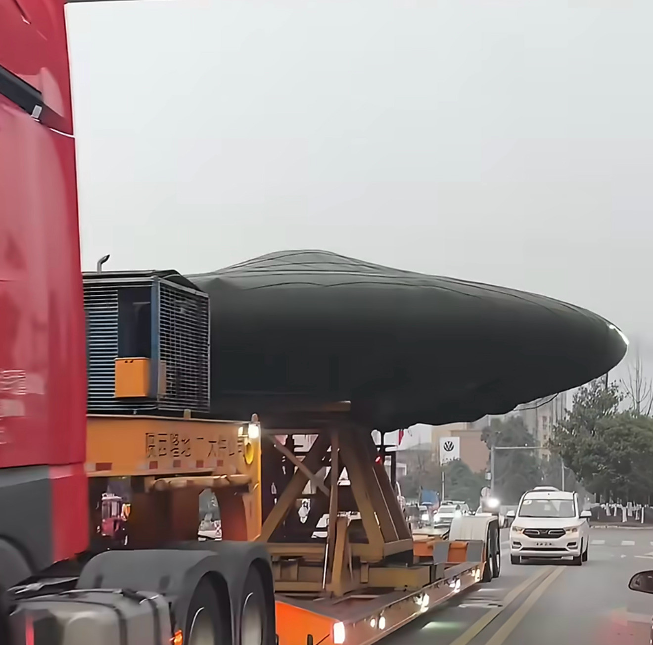 这是UFO吗作为80后的我，看到这个只能说这不就是从小到大认知里的UFO吗？外星