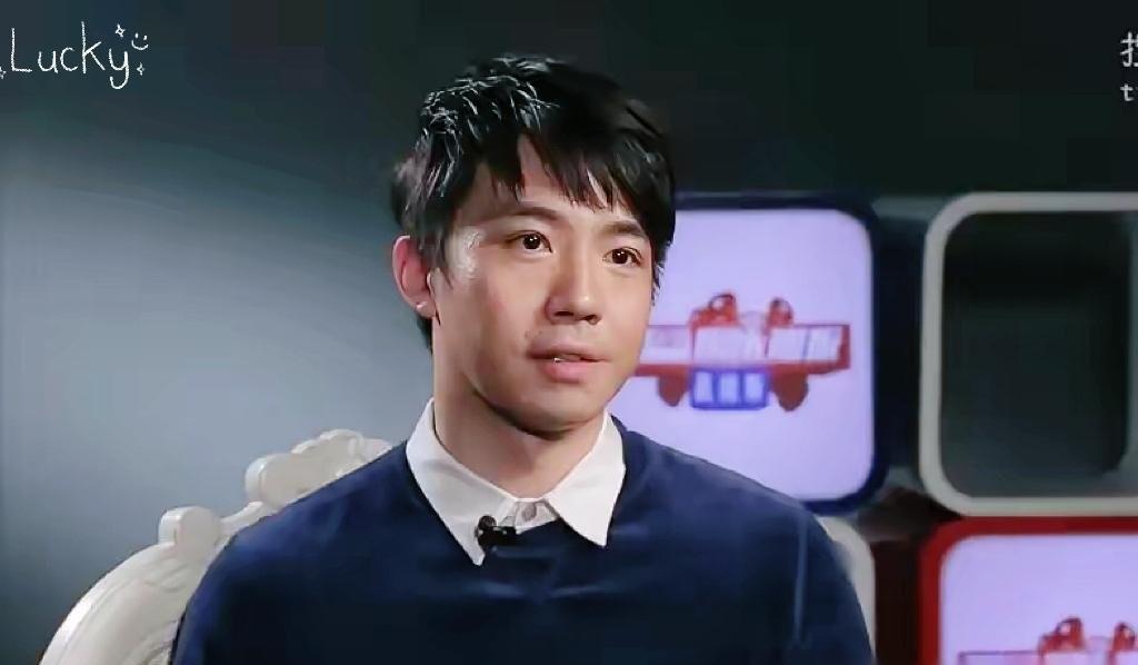 他替甩掉他的前女友背了15年黑锅。2010年那场爆炸，39%的皮肤烧焦了。麻