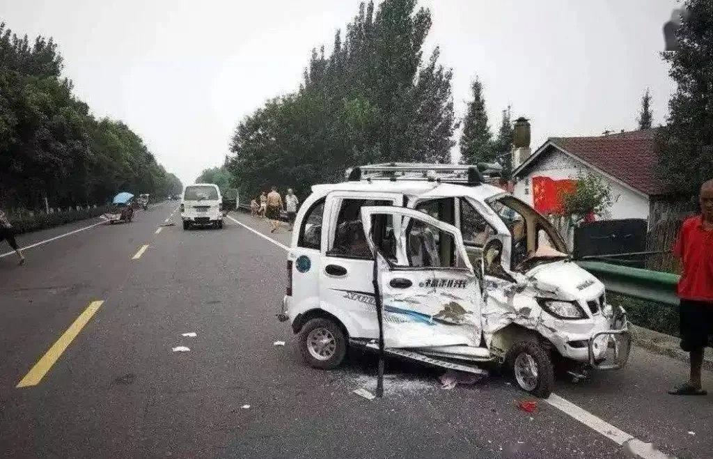 太可惜了，一位优秀的婚礼主持人就这样被撞身亡了！留下两个幼子太可怜了。而肇事者是