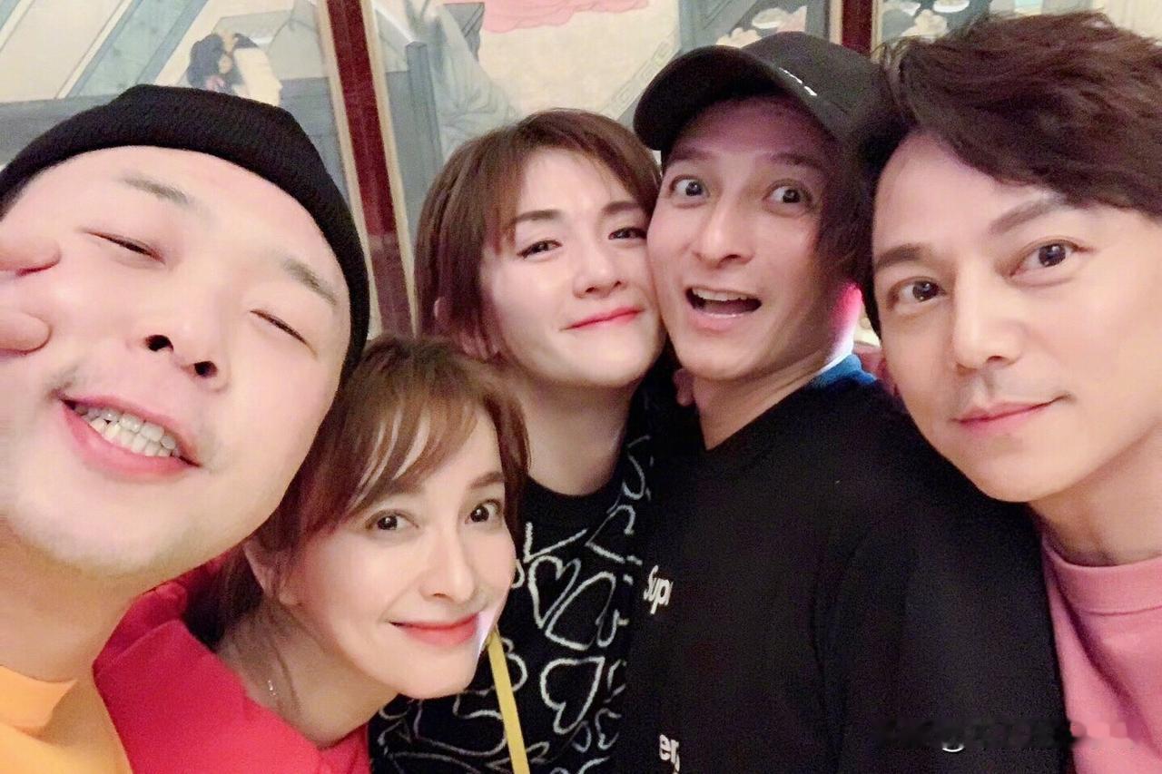 网传快乐家族将录制团综《快乐家族的旅行》，但愿是真的。《快乐大本营》停播后，虽然