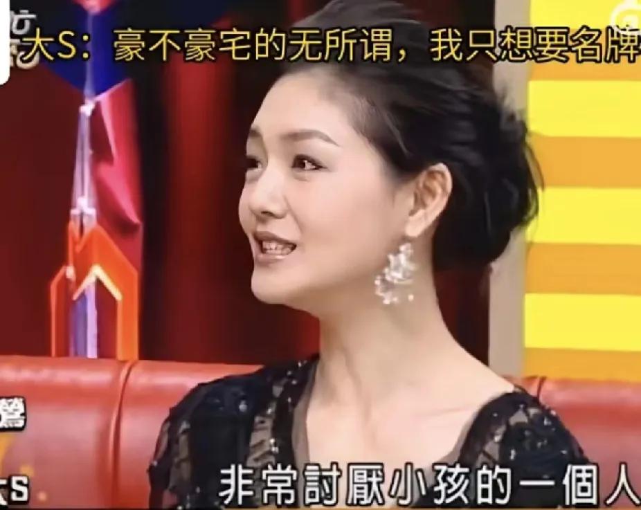 不出意外的话，今天小S估计要失眠了。毕竟谁也没料到，小S和大S姐妹情深，让