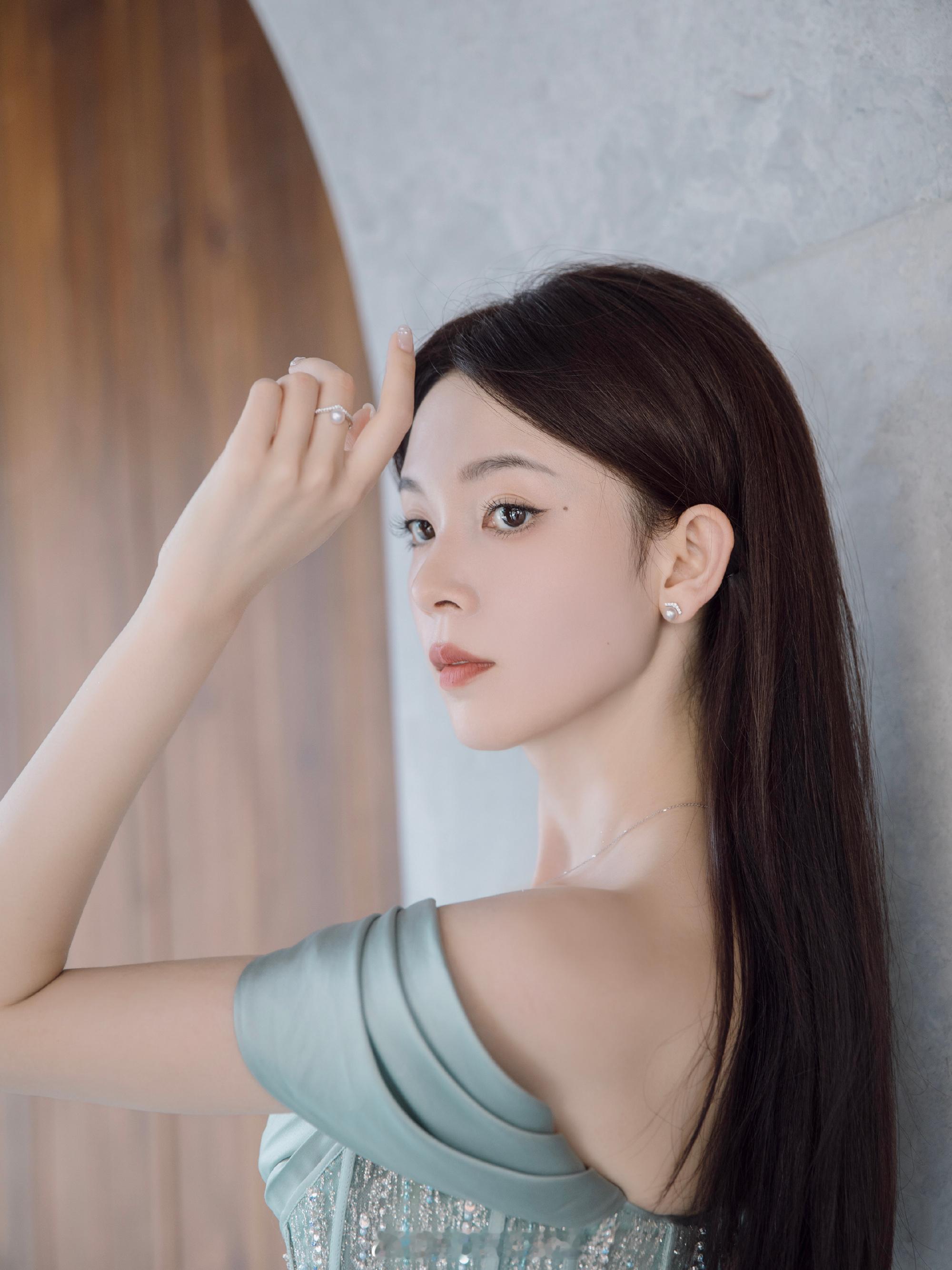 陈瑶蝴蝶结星闪礼服裙造型大片​​​