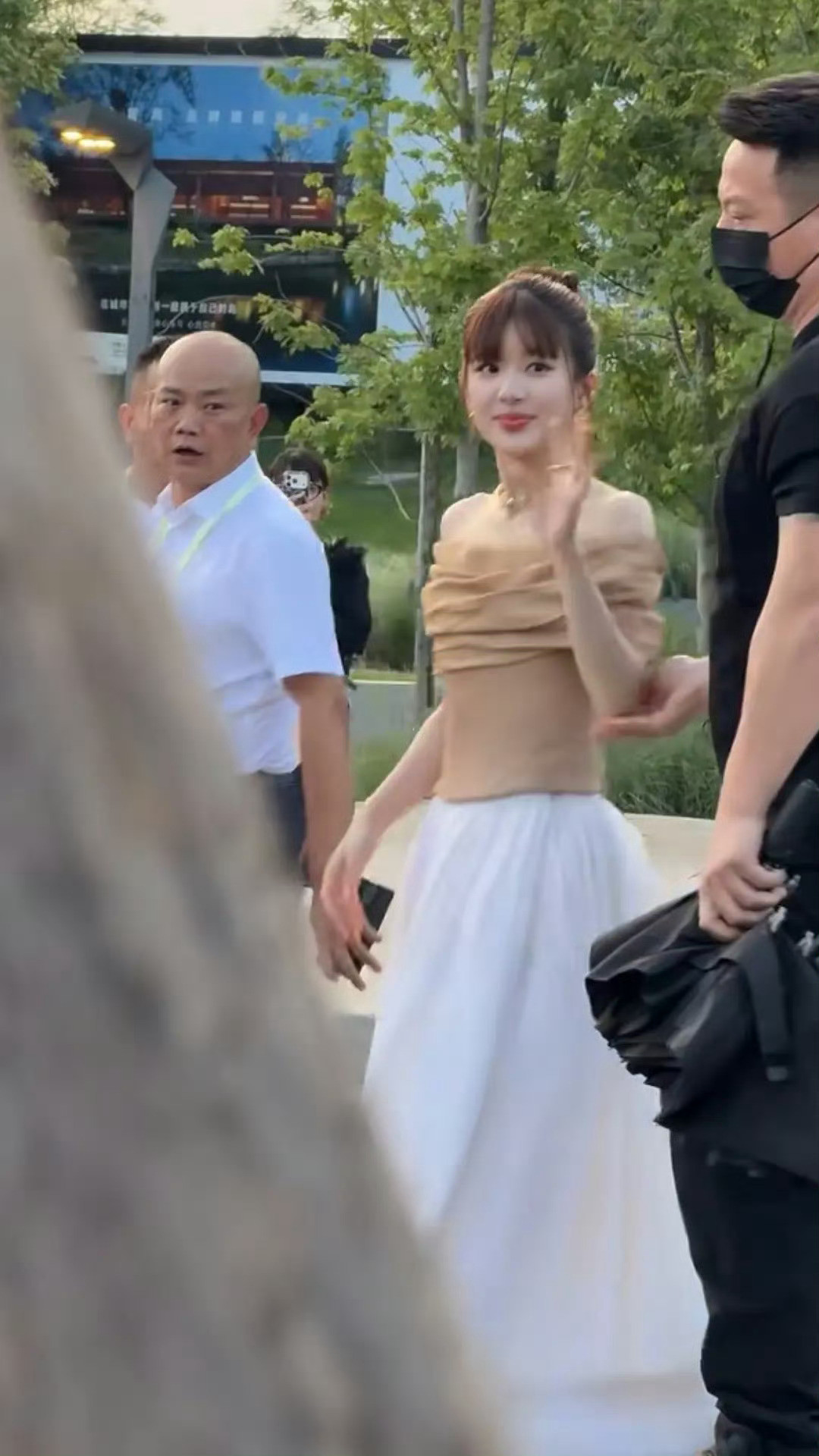 说赵露思这个妆容好看的是认真的吗？？好看在哪