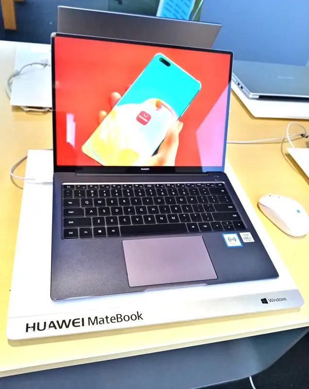 华为PuraXView上手体验：比iPhone还轻的7000mAh直板旗舰