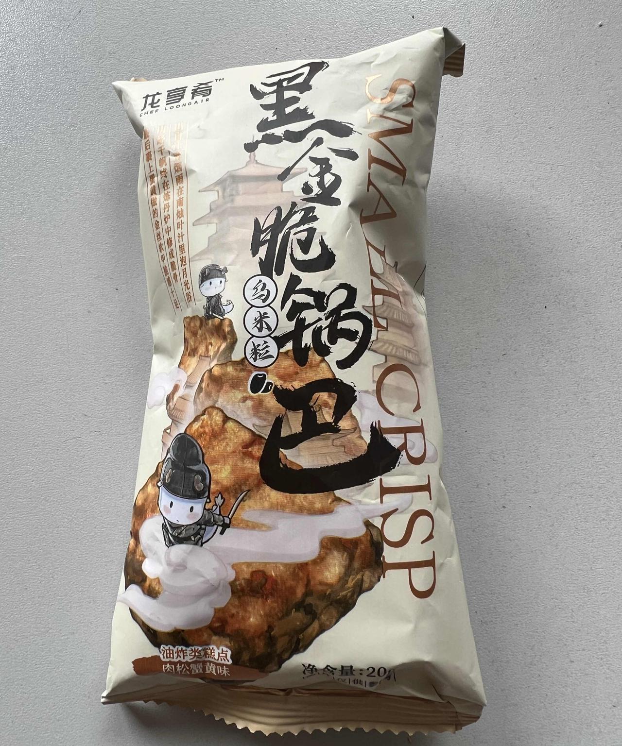 第一次乘长龙航空，昨天从杭州飞沈阳，刚一上飞机看到座椅，又矮又小，装饰也简单，心