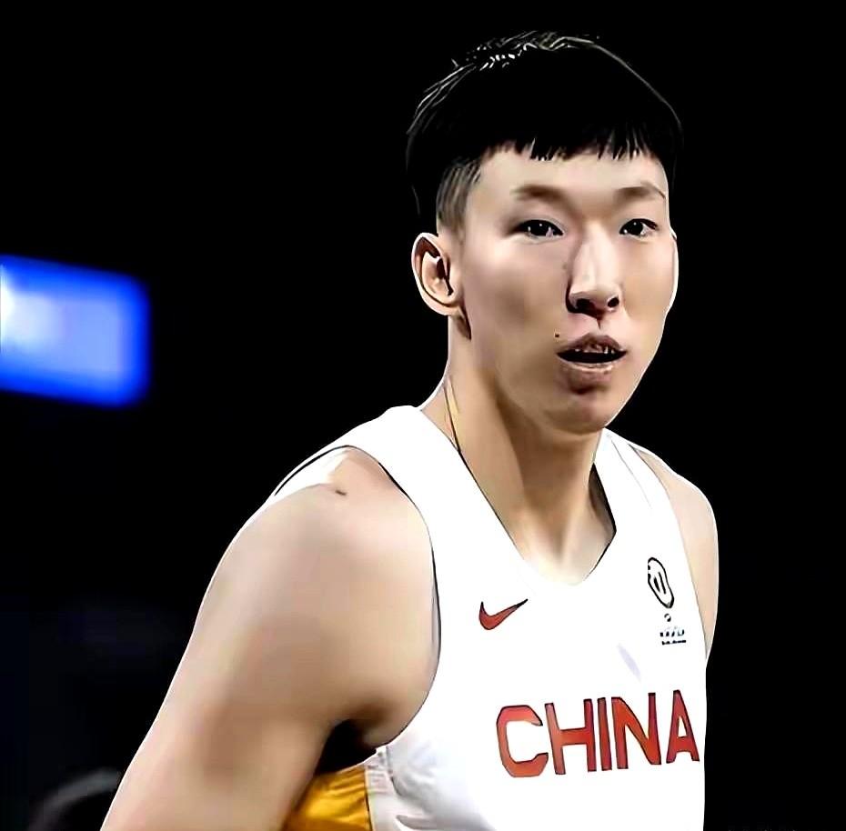 周琦终于交底了，中国男篮的死穴根本不是内线缺人。看着热身赛打成一锅粥，球迷喊