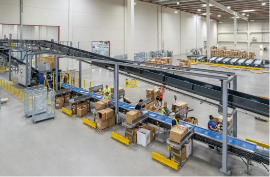 扎进老美腹地，实力硬钢老外百年企业！轮到咱中国物流赚老美钱了！ 1月9日，“