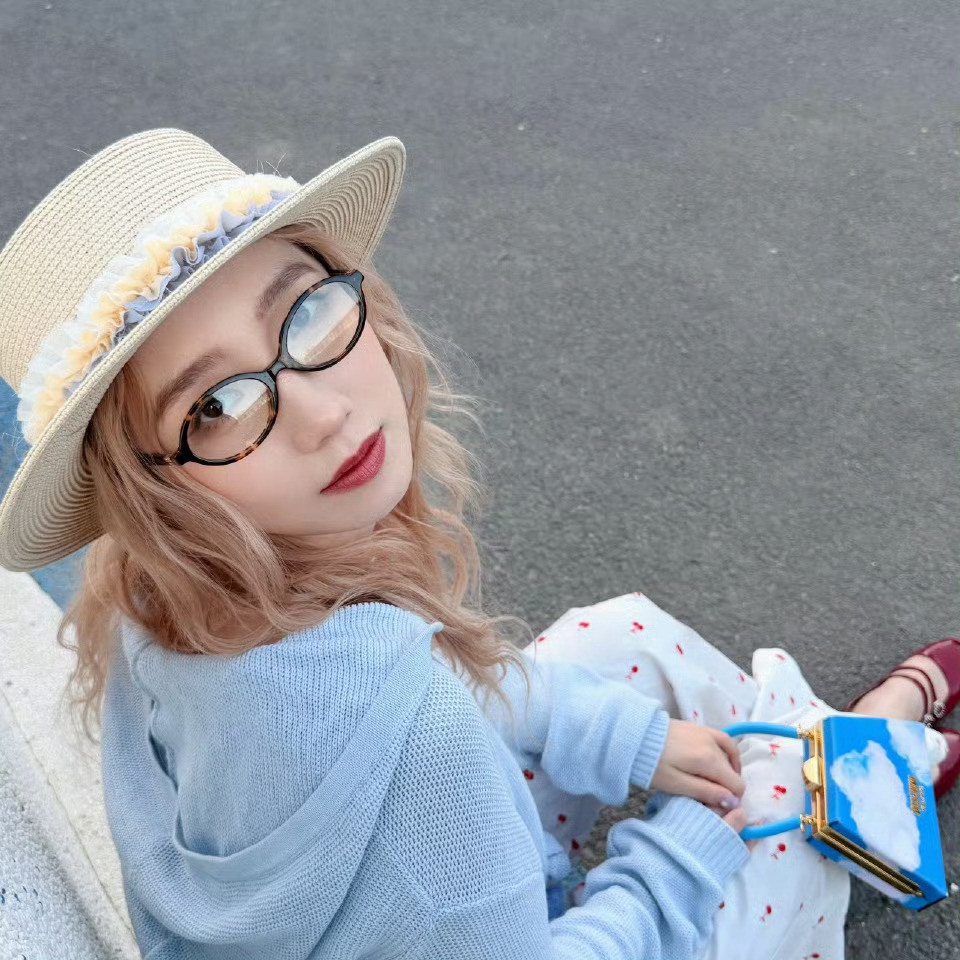 孟美岐事业心专注舞台的实力肉眼可见，本职从不让人失望。感情生活属于个人隐私，粉丝