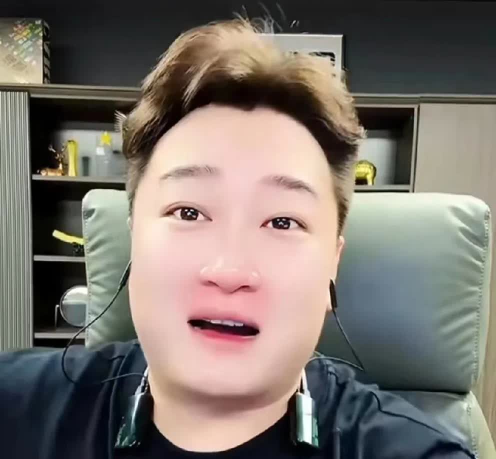 骡子表示天佑曾经帮过的人很多，现在到任何地方依然有面子，二驴为他开了两百万的酒！