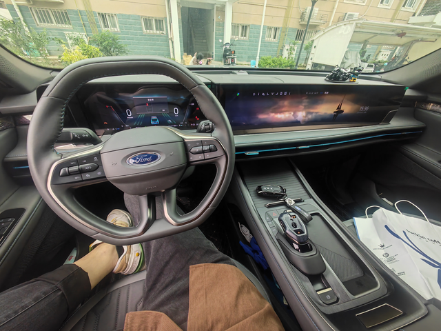 锐界L必须得吐槽的地方优点还是很多的，今天只聊缺点！个人最觉得不能忍受的是车